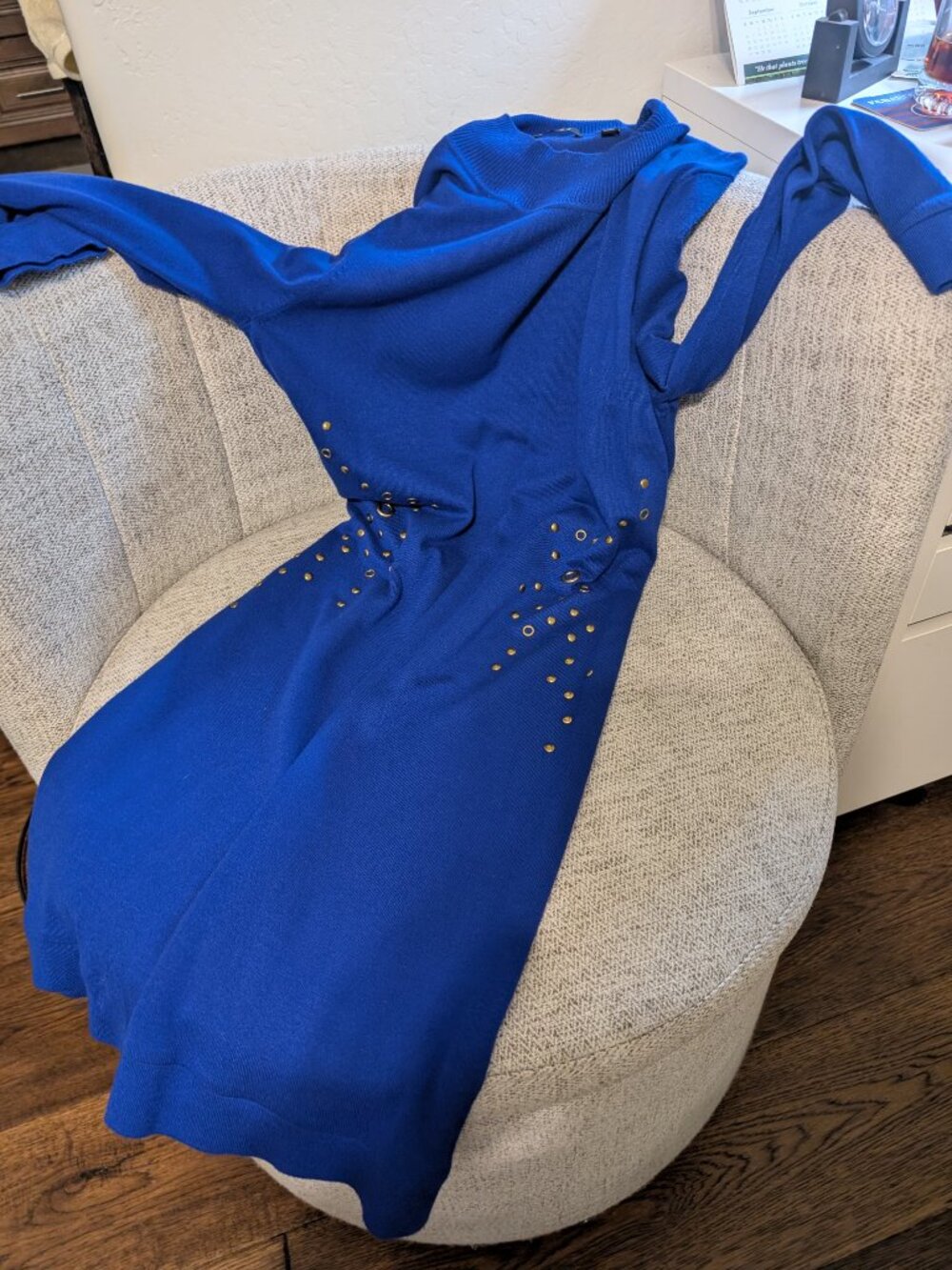 Medium Small Dresses - Picture 4 of 11
